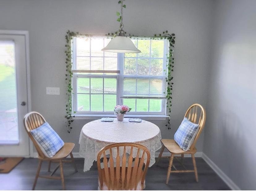 Spacious Room With Shared Bathroom Raleigh Extérieur photo