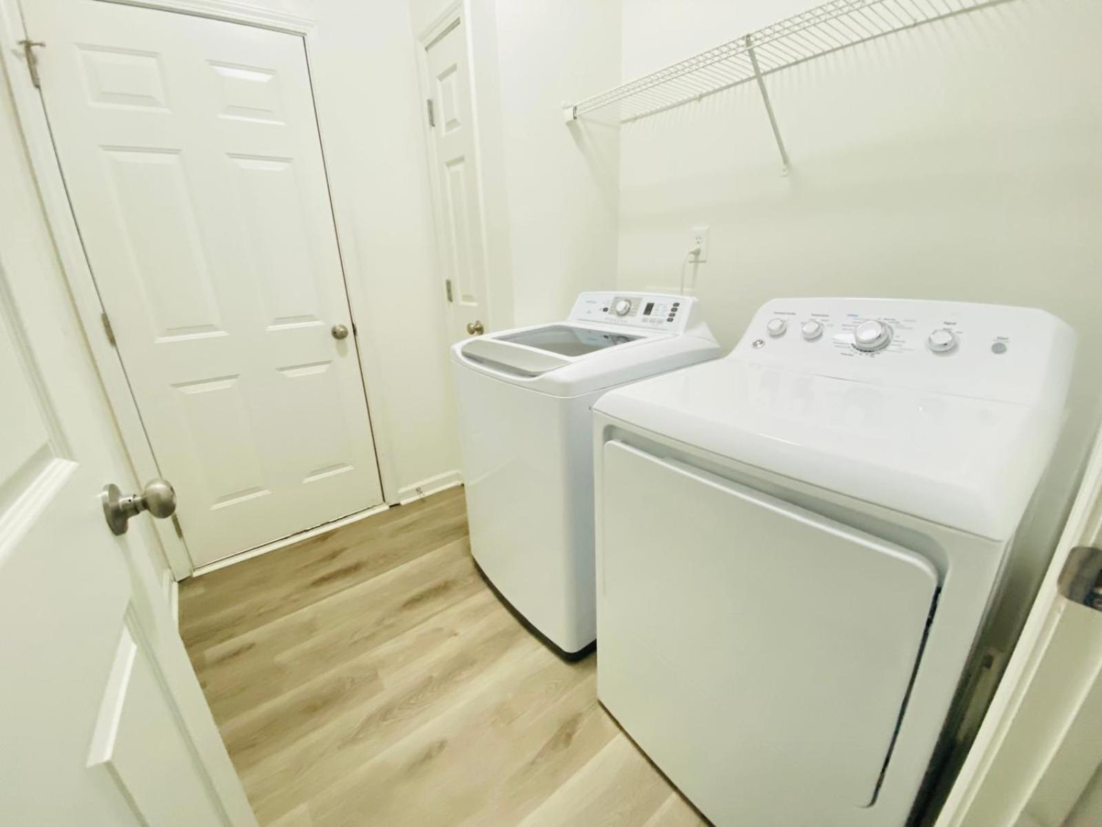 Spacious Room With Shared Bathroom Raleigh Extérieur photo