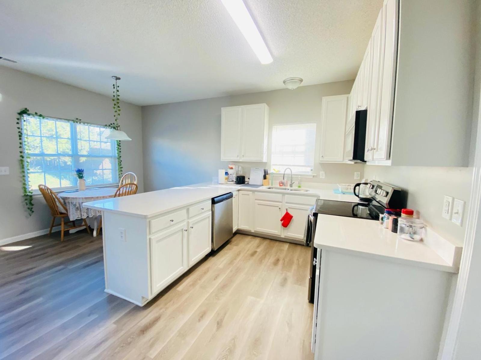 Spacious Room With Shared Bathroom Raleigh Extérieur photo