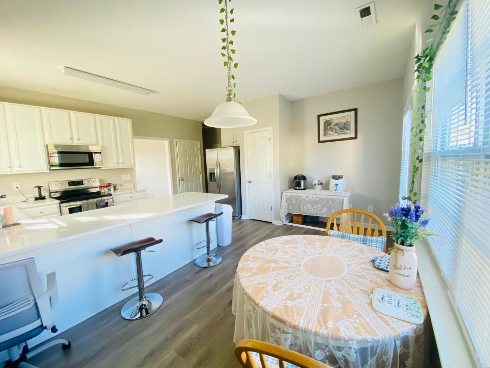 Spacious Room With Shared Bathroom Raleigh Extérieur photo